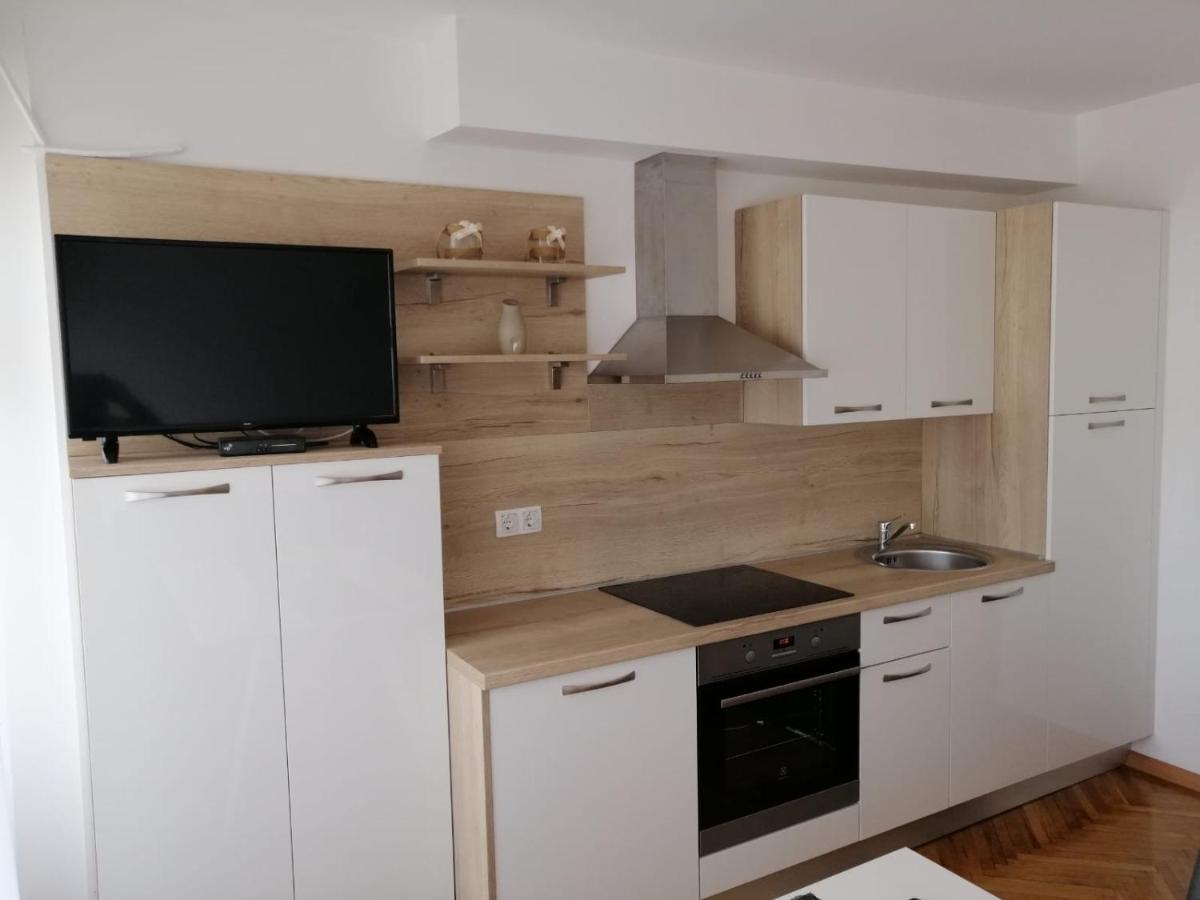 Apartments Leptiric Подстрана Экстерьер фото